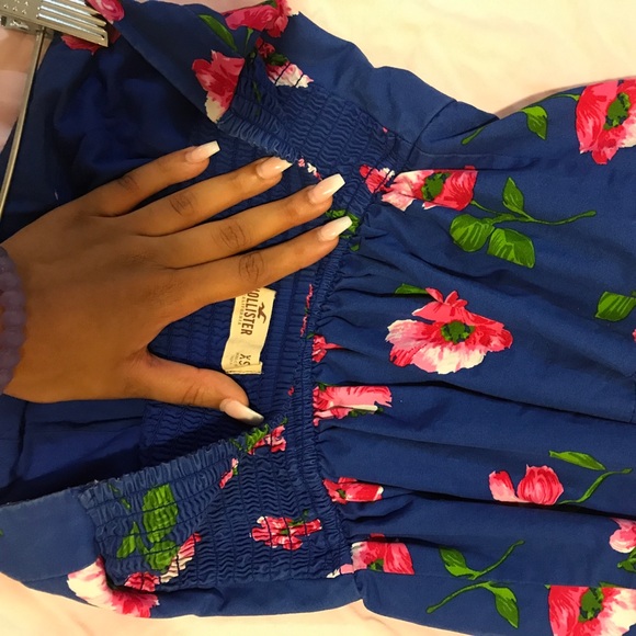 🚫SOLD🚫Floral Hollister strapless top - Picture 3 of 3