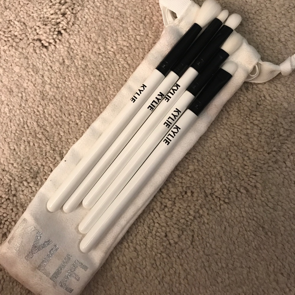 Kylie Cosmetics brushes TRADE