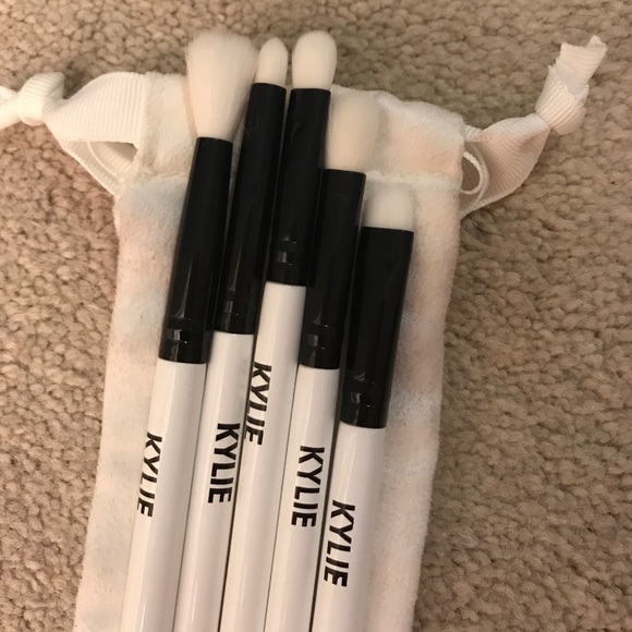 Kylie Cosmetics brushes TRADE - Picture 2 of 3