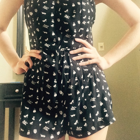 Tilly's romper in Black & White--TAGS ATTACHED - Picture 2 of 6