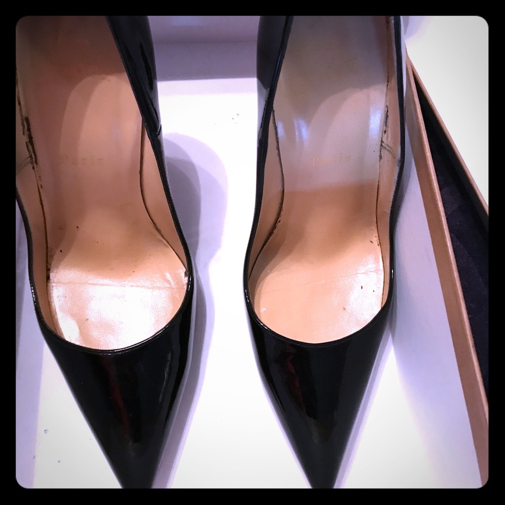 Size 39 Christian Louboutin So Kate black heels