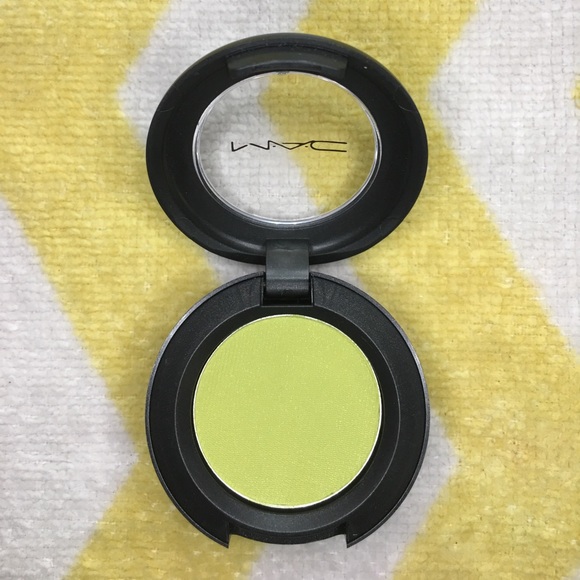 M•A•C Cosmetics Bitter Eyeshadow - Picture 2 of 3