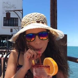 Meet your Posher, Roxana