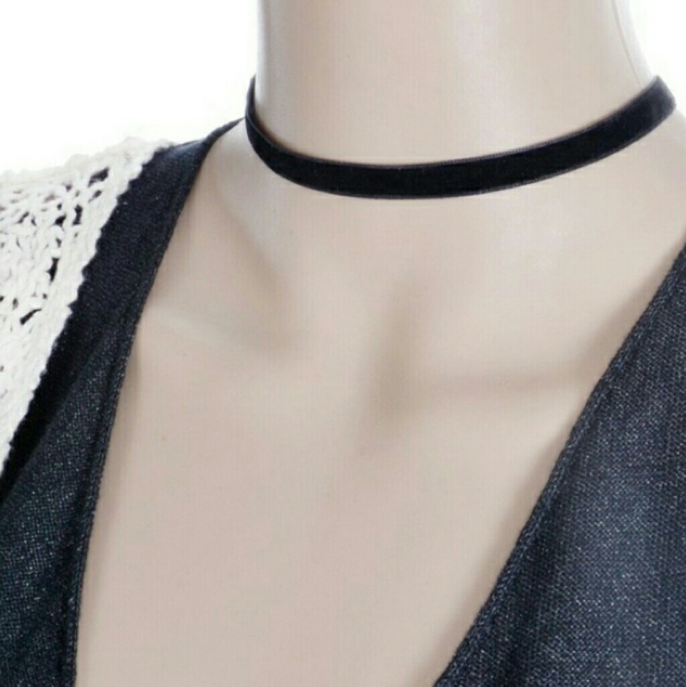 NWT! Handmade Velvet Gothic style Choker necklace!
