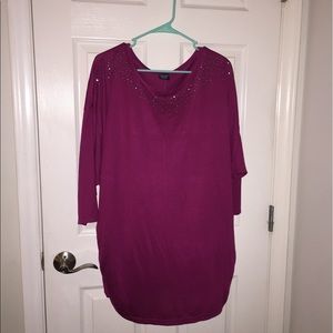 Burgundy 3/4 sleeve shirt