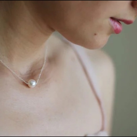Simple Dainty Pearl Necklace - Picture 3 of 3