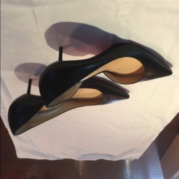 Christian Louboutin - Picture 3 of 8