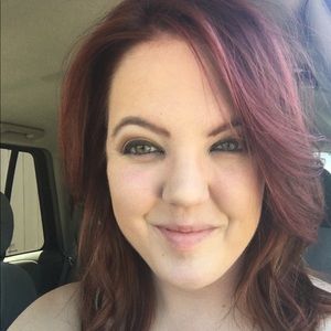 Meet your Posher, Hilary