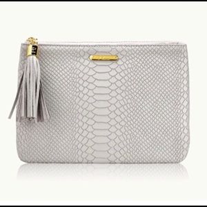 NWOT GiGi All in One Clutch, Oyster