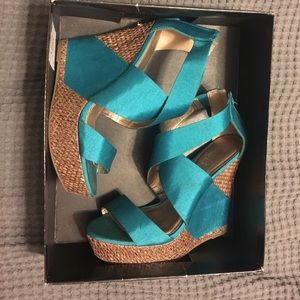 BCBG Peacock rando wedges size 8 1/2