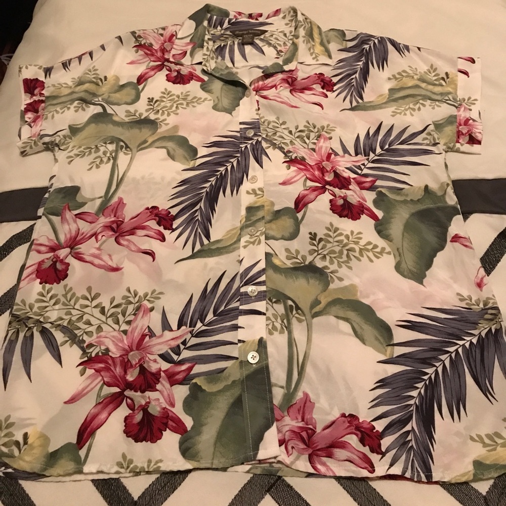 Beautiful Tommy Bahama top