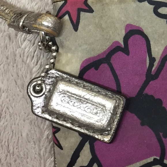 Coach Poppy wristlet - Picture 3 of 3