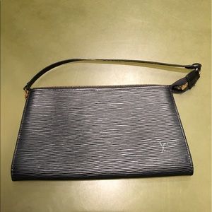 Louis Vuitton Epi clutch 💯 authentic