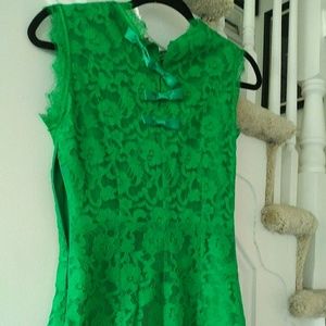 Green sleeveless lace dress