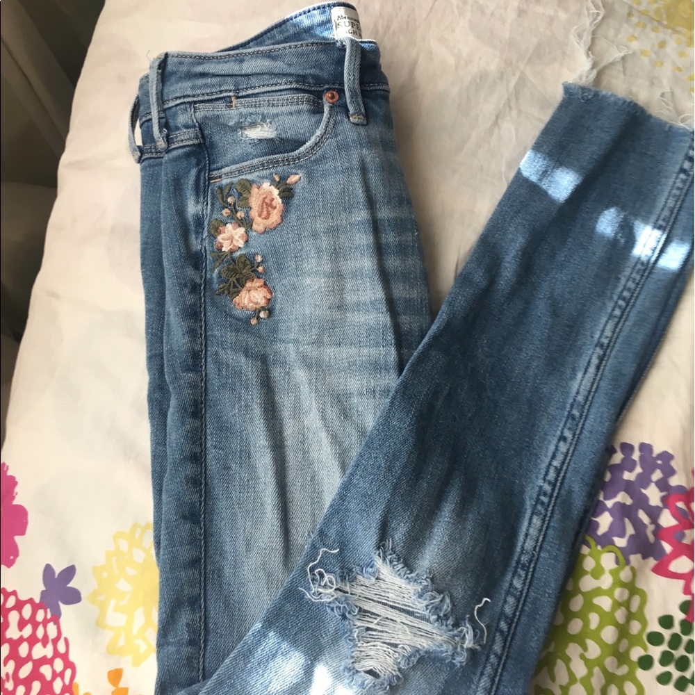 High waisted Abercrombie Rose Embroidery Jeans