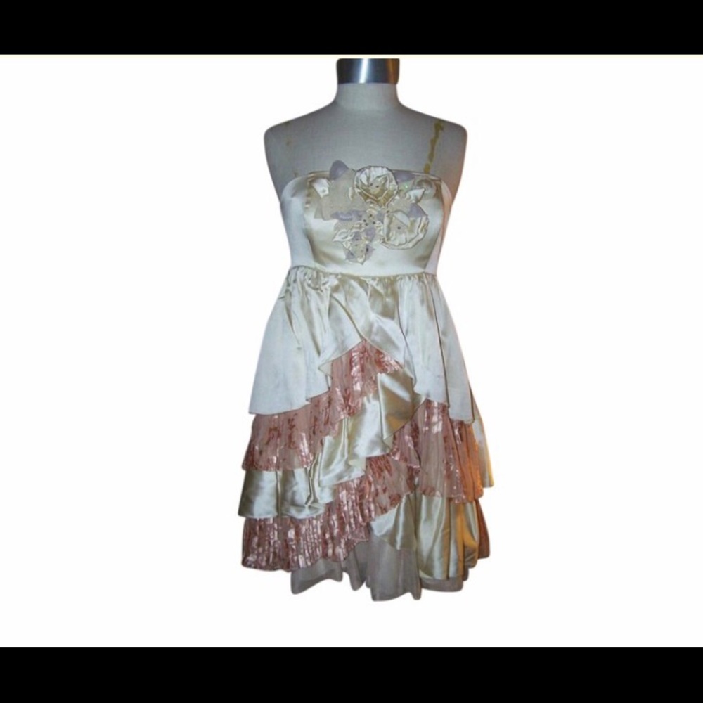 Betsy Johnson prom dress very beautiful like new