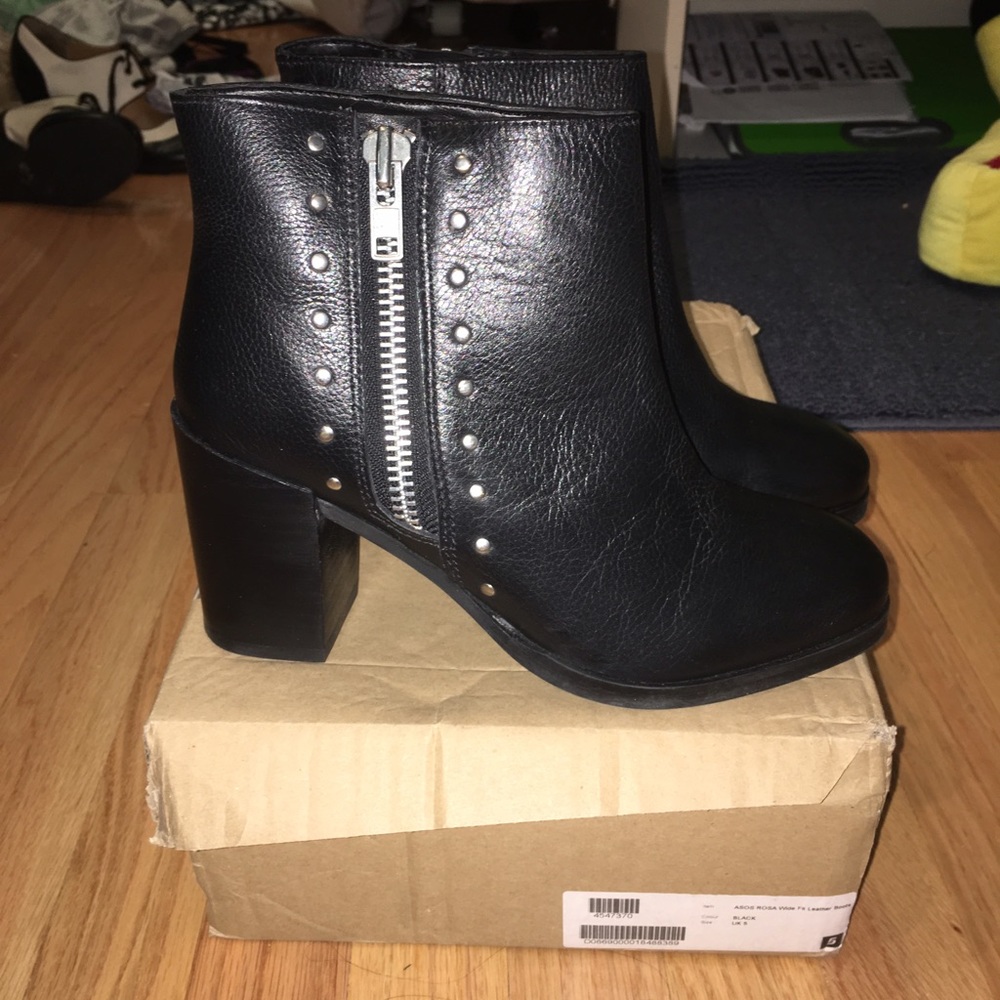 NWT 38W ASOS LEATHER BOOTS