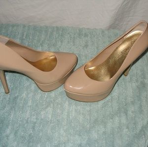 Jessica Simpson Nude heels