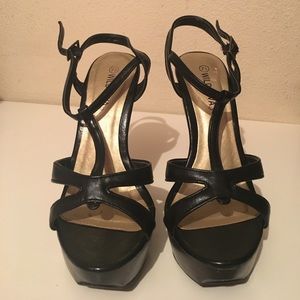 Wild Diva heels Size 7.5