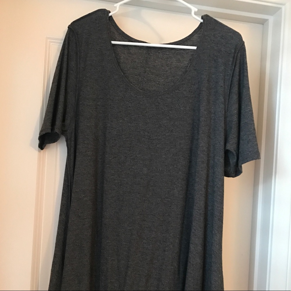 LuLaRoe Perfect Tee medium, EUC