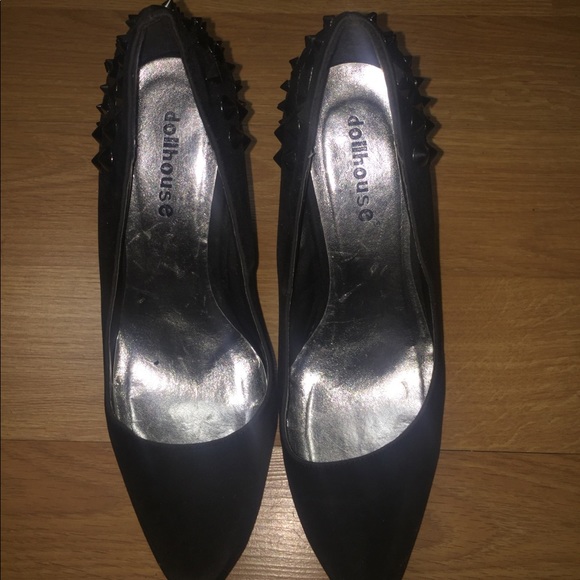 Shoes - Picture 1 of 2