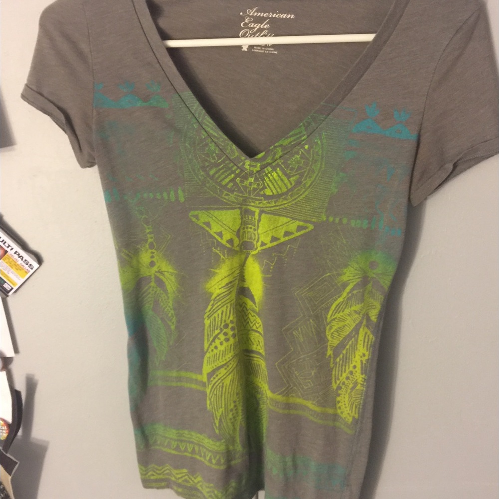 American eagle v cut graphic tee