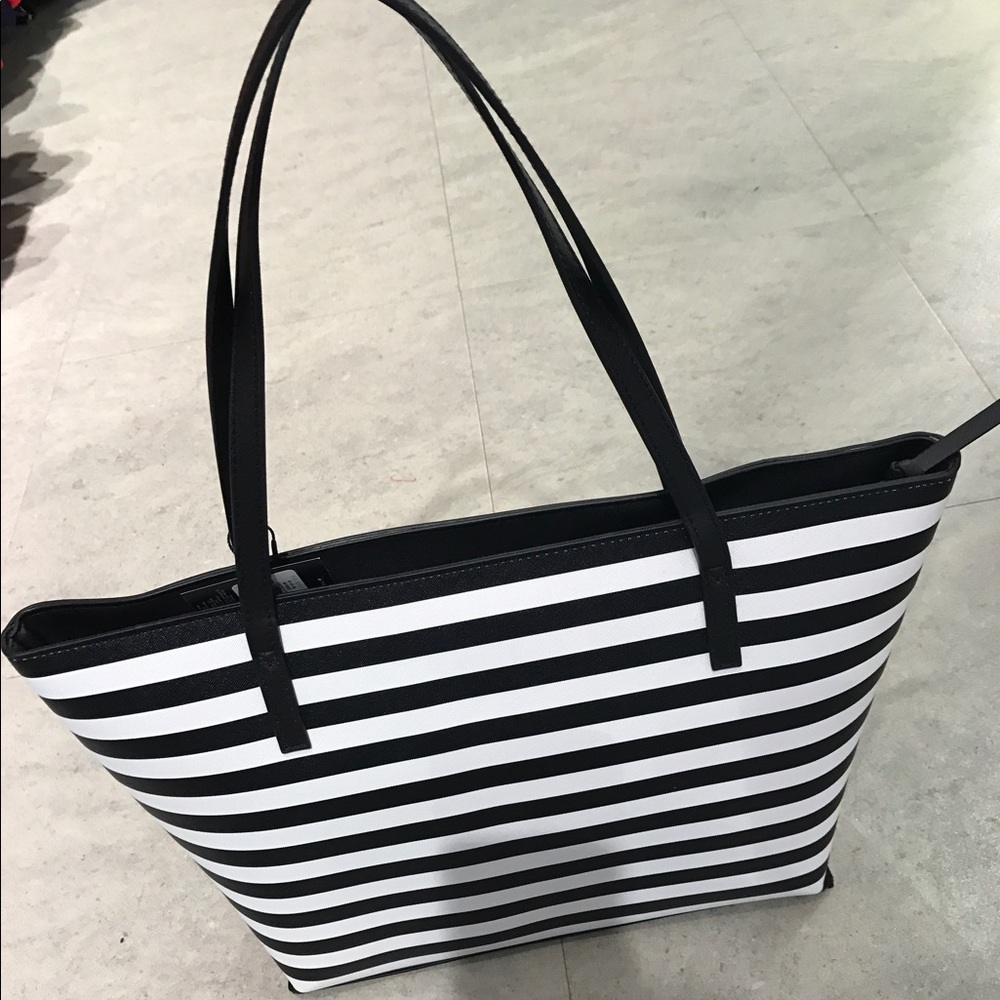 Striped classic looking bag - Picture 2 of 4