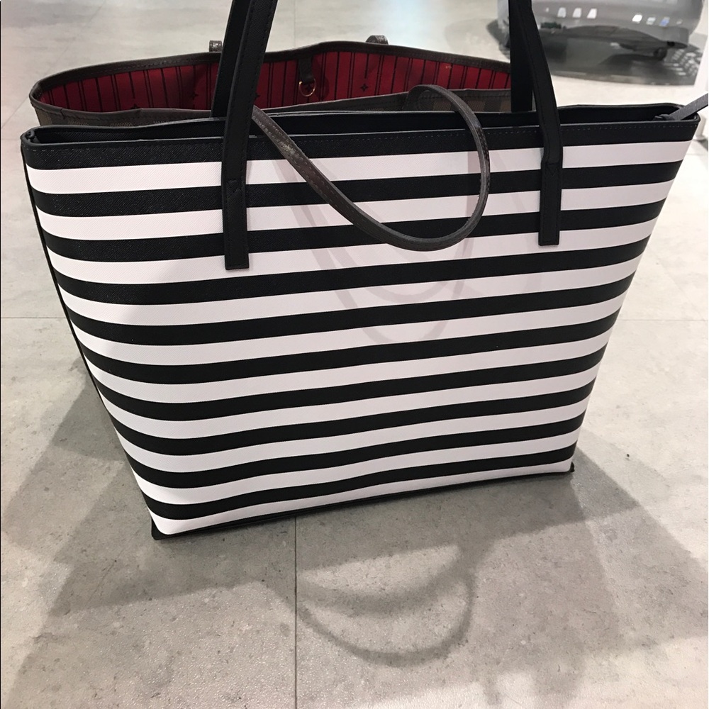 Striped classic looking bag - Picture 3 of 4