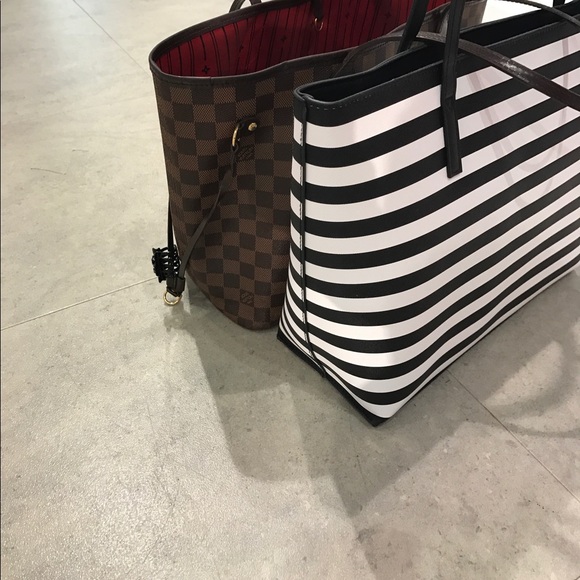 Striped classic looking bag - Picture 4 of 4