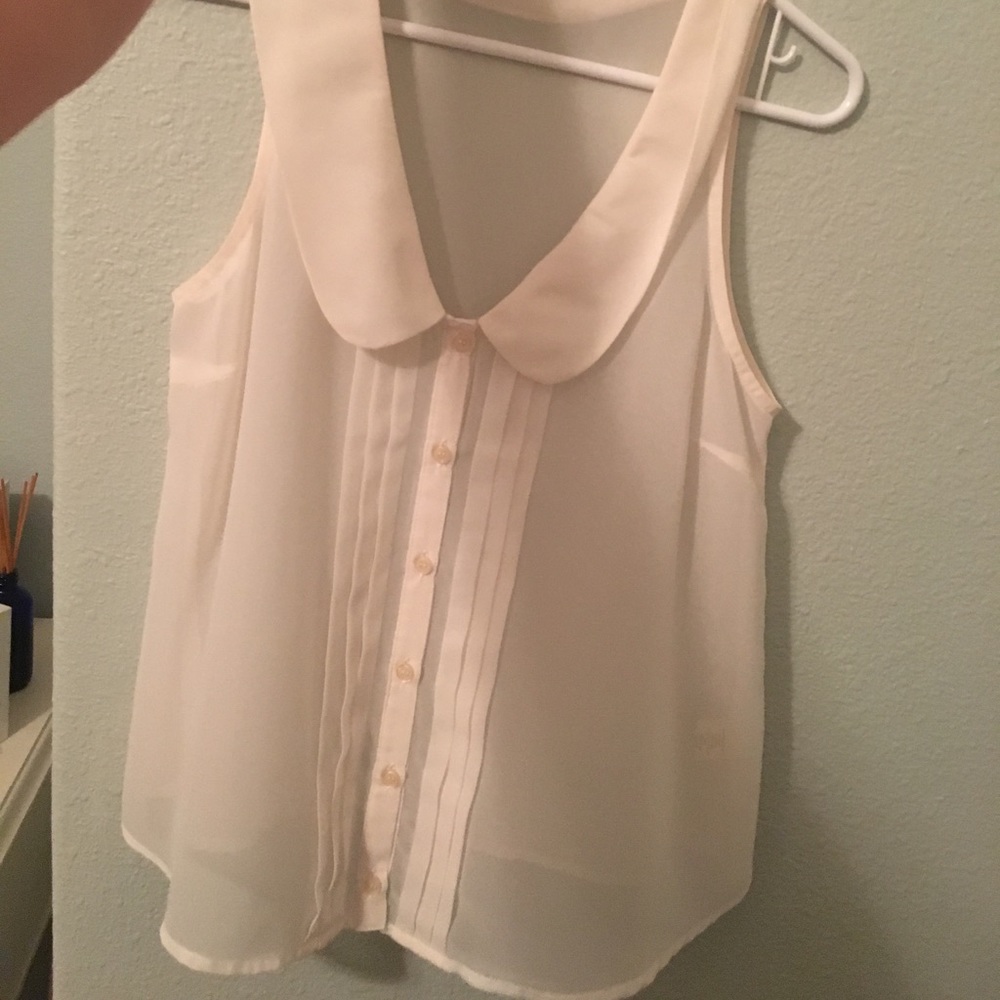 White collared tank