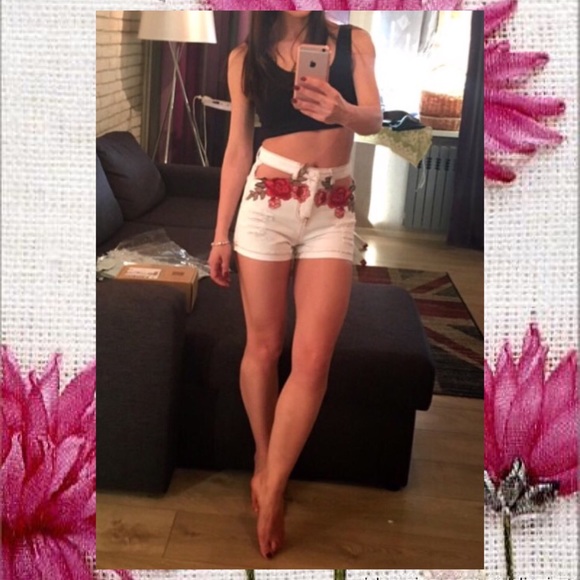 New! Embroidered distressed white denim shorts - Picture 6 of 8