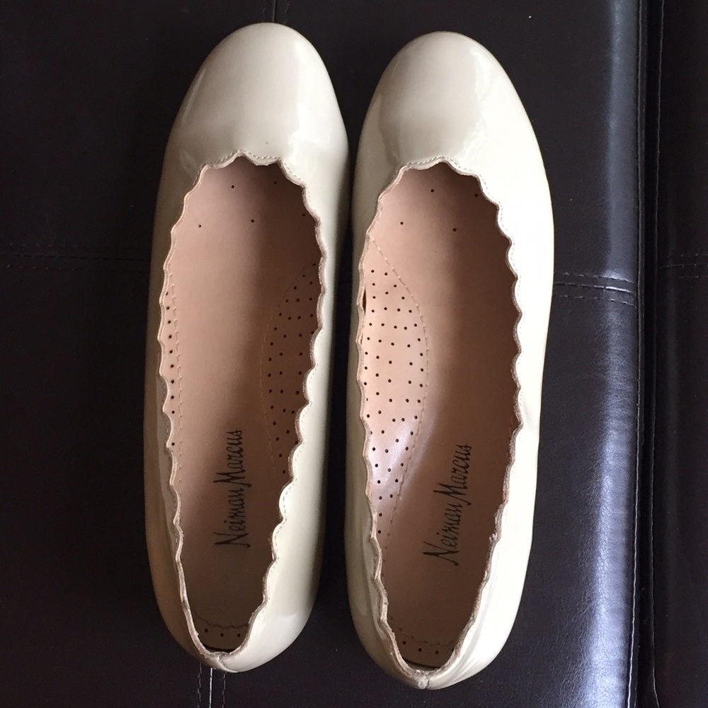NWOT Neiman Marcus Nude Flats