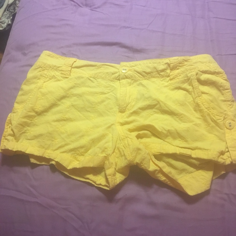 Yellow Floral Pattern Shorts With Front Pockets