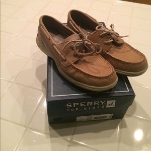 Sperry shoes never worn- size 8m