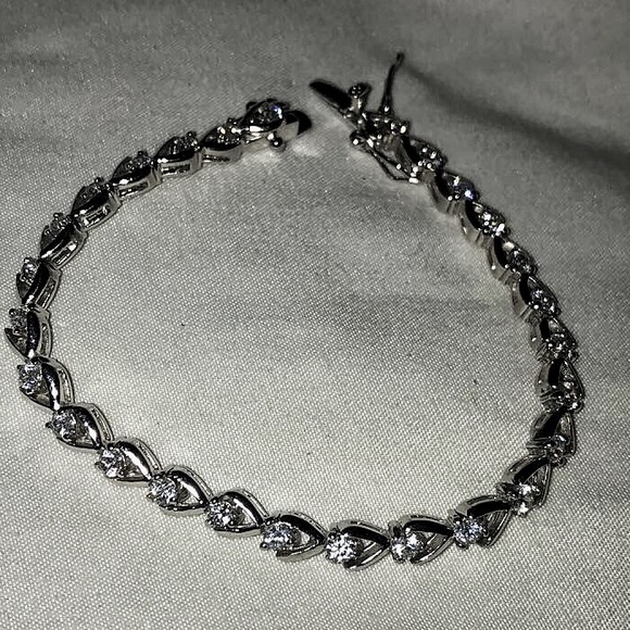 Gorgeous Bracelet - Picture 1 of 3