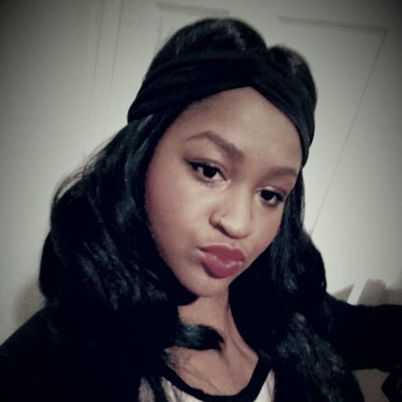Meet your Posher, Britney - Picture 1 of 1