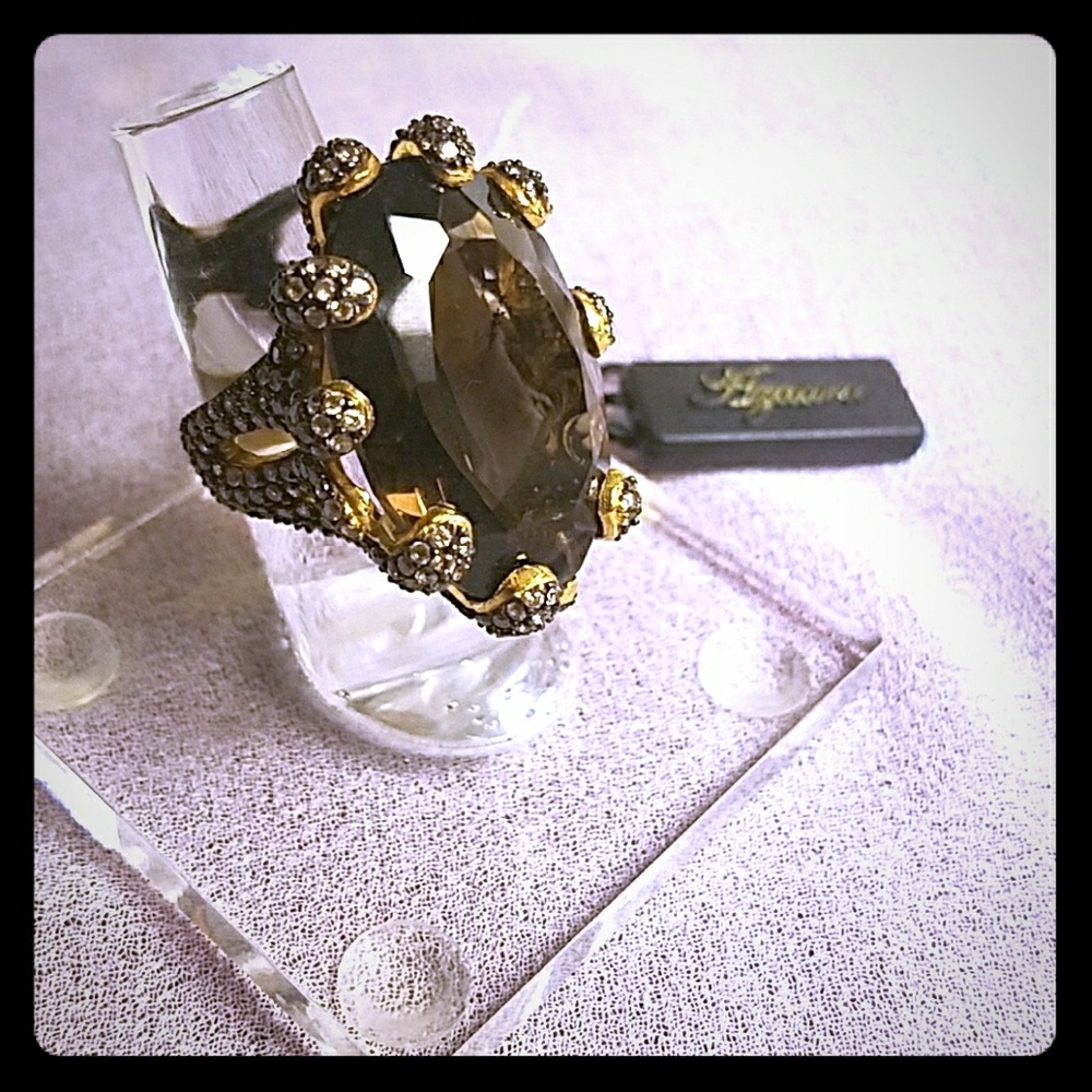 Clearance !!!!!NWT Rare beautiful ring
