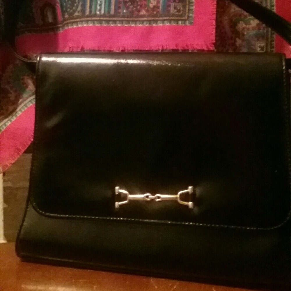 Adorable Retro Chic Black Handbag Gold Detail