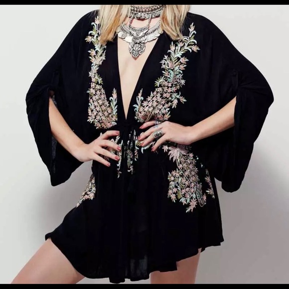 Dresses & Skirts - Boho Plunging dress