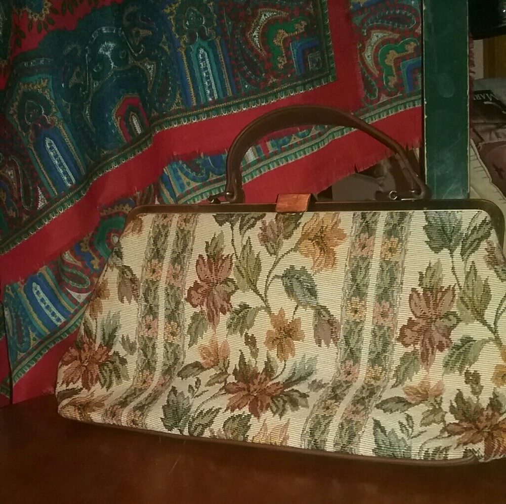 Retro Floral Tapestry Handbag w/ Coin Purse