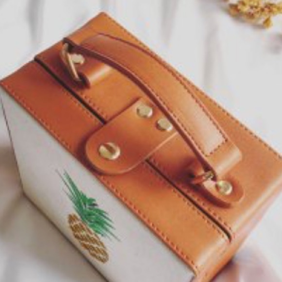 🎉HP 6/4🎉🍍Pineapple Embroidered box Bag🍍 - Picture 6 of 6