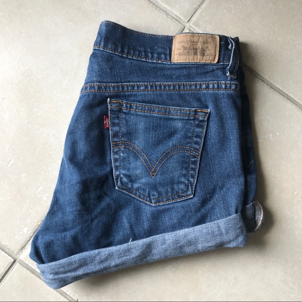 High rise LEVI shorts🔥