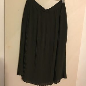 High waisted Pleated skirt