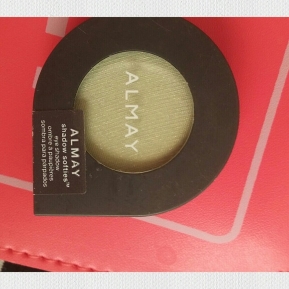 Free with 3+ Bundle Bag and Free Almay Shadow - Picture 5 of 6