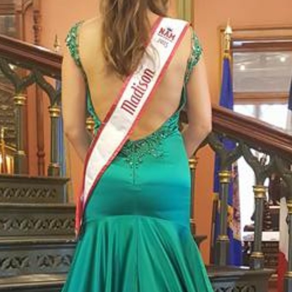 Sherri Hill Gown - Picture 3 of 5