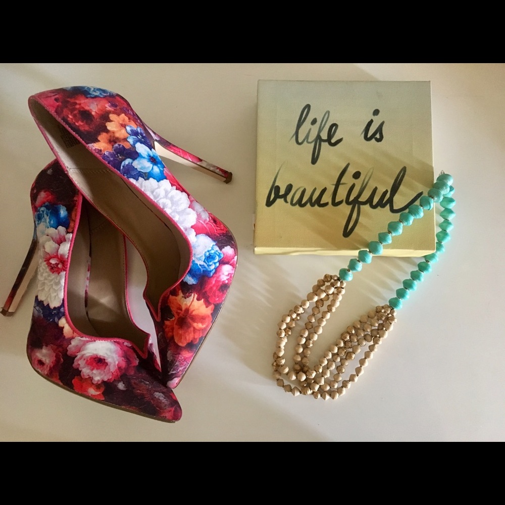 Turquoise and gold necklace