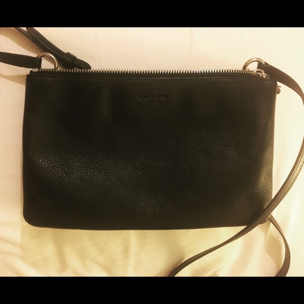 coach crossbody clutch//pebble black