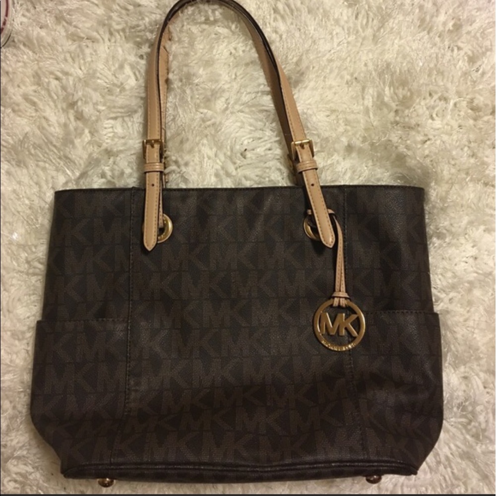Michael Kors Jet Set Medium tote in brown!