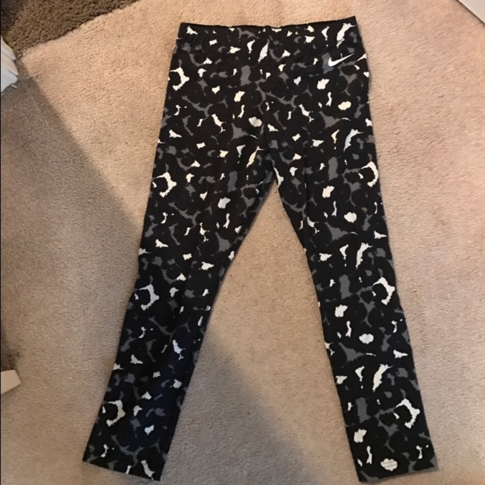 Nike cropped leggings