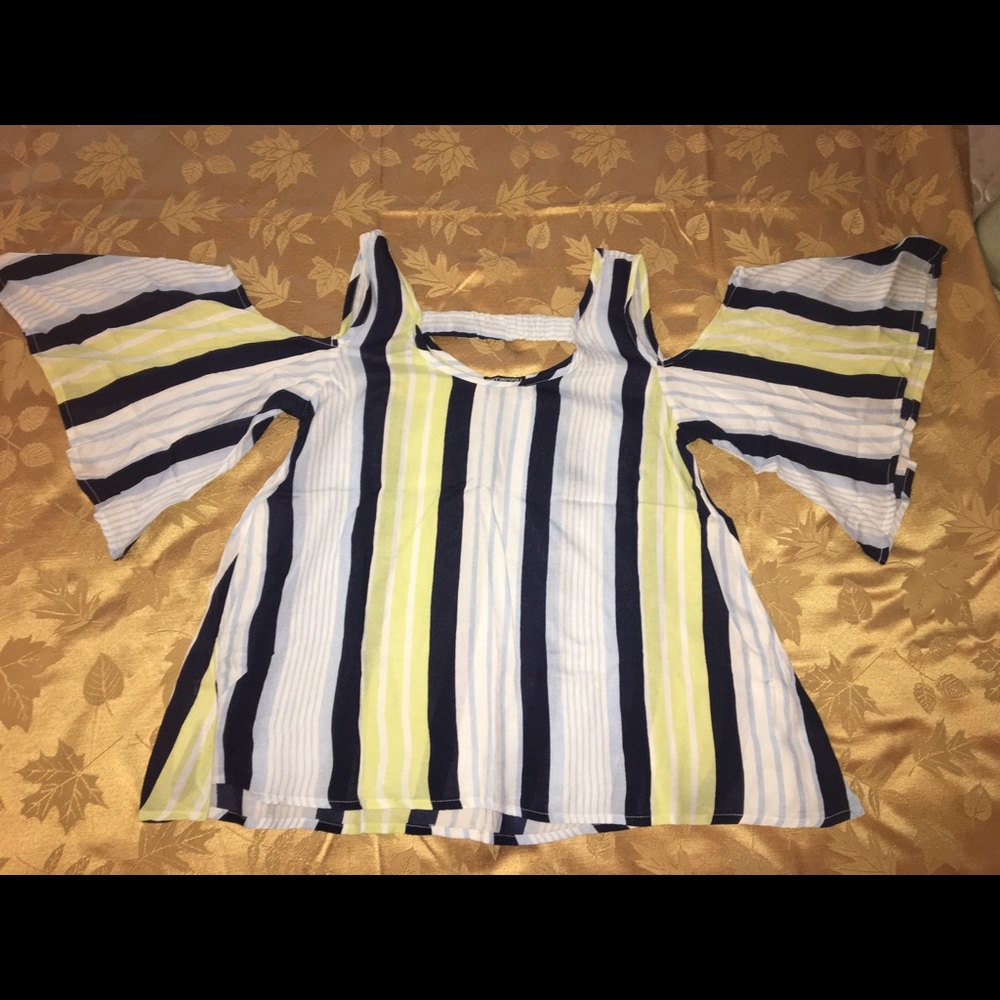 Womens cut out shoulder top